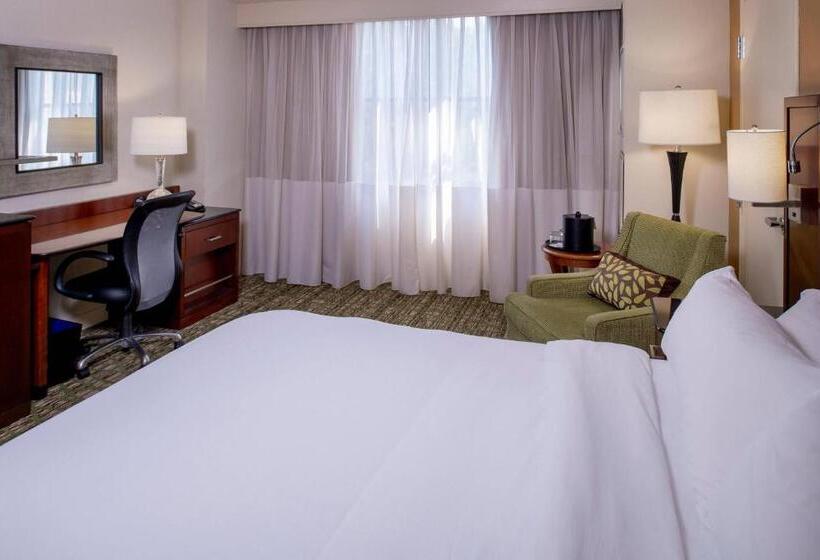 اتاق کلاب, Marriott St. Louis West