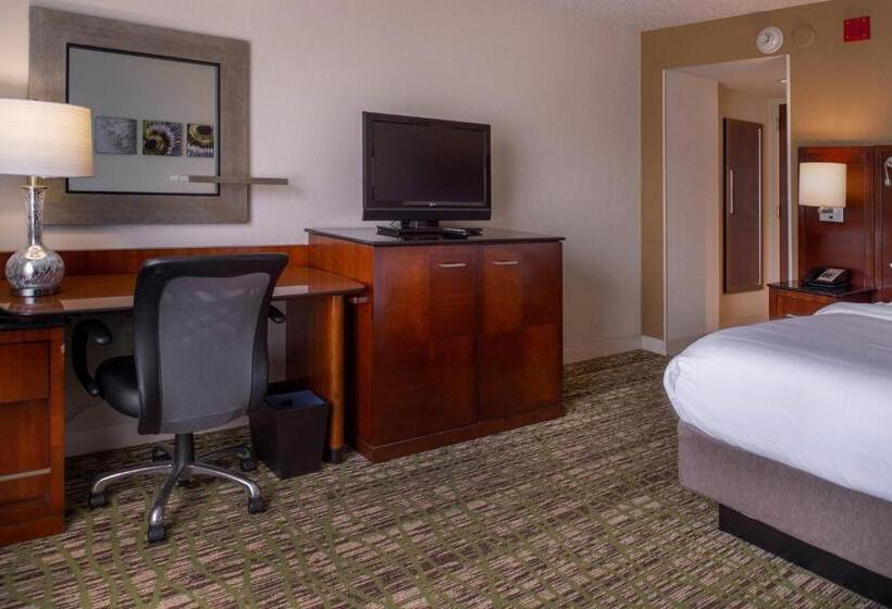 اتاق کلاب, Marriott St. Louis West