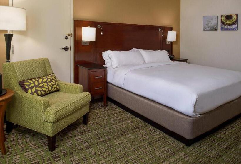 اتاق کلاب, Marriott St. Louis West
