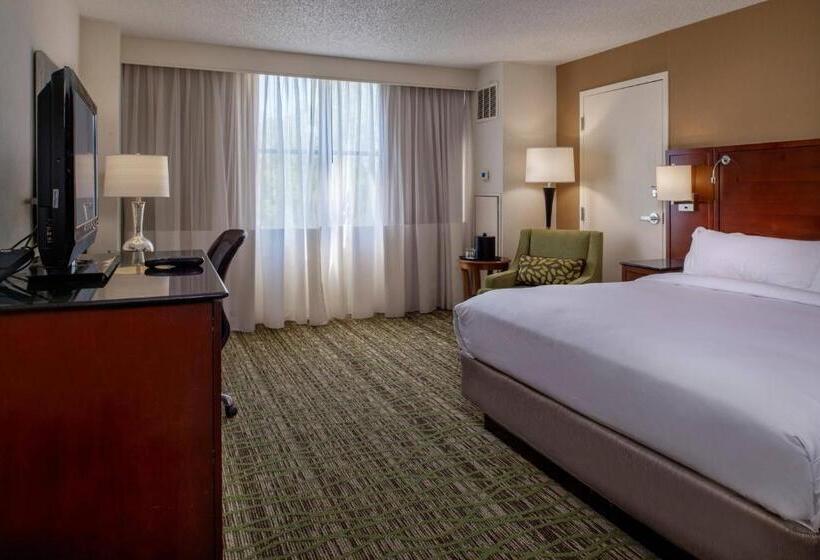 اتاق کلاب, Marriott St. Louis West