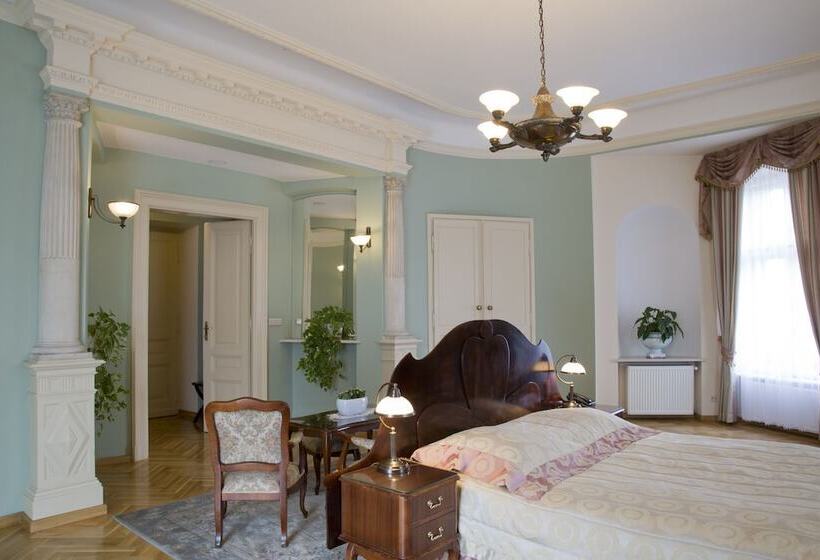 Deluxe Room, Polonia