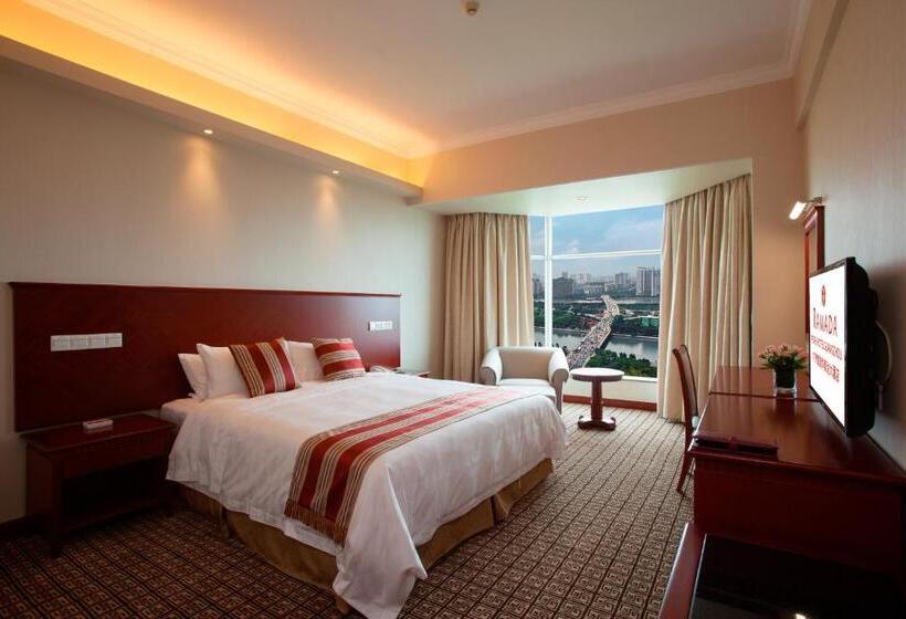 Стандартный Номер Кровать Кинг, Ramada By Wyndham Pearl Guangzhou Canton Fair Free Shuttle Bus