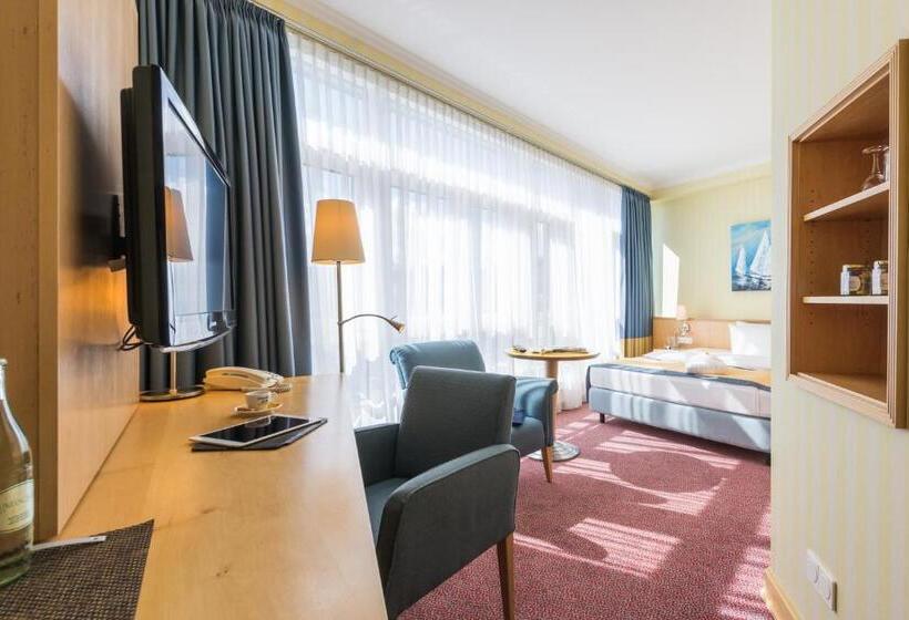 اتاق استاندارد یک نفره, Strand Hotel Hübner