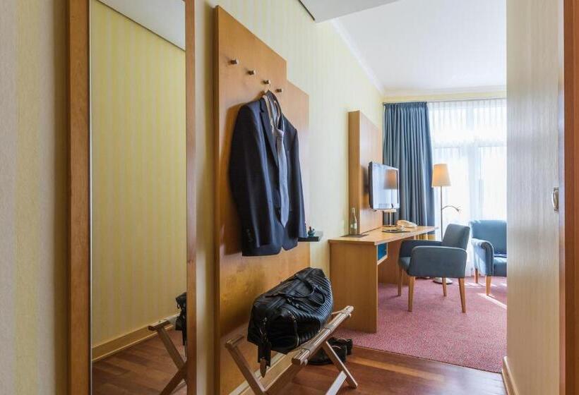 اتاق استاندارد یک نفره, Strand Hotel Hübner