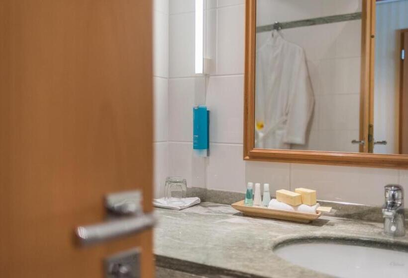 اتاق استاندارد با چشم‌انداز دریا, Strand Hotel Hübner