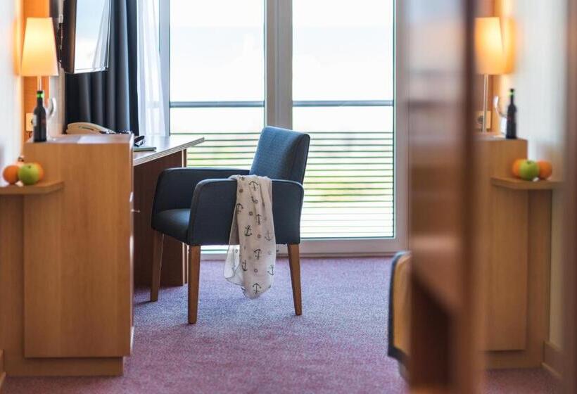 اتاق استاندارد با چشم‌انداز دریا, Strand Hotel Hübner