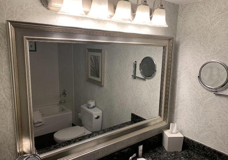 سوییت با چشم‌انداز استخر, The Lago Mar Beach Resort And Club