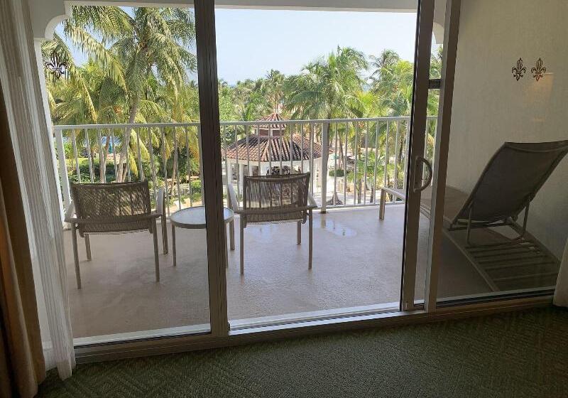 سوییت اجرایی, The Lago Mar Beach Resort And Club