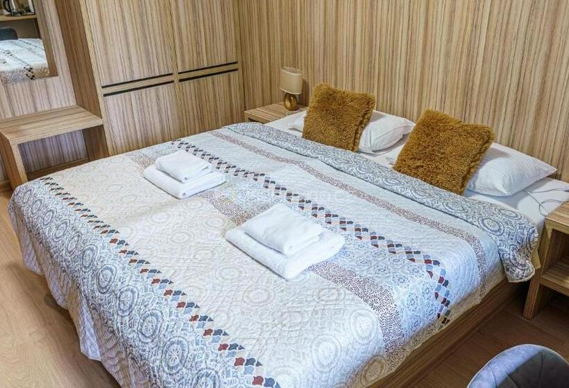 اتاق استاندارد یک نفره, Garni