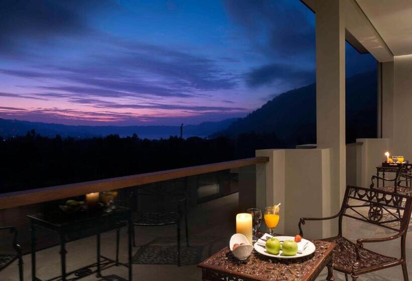 اتاق لوکس با تخت بزرگ, Handara Golf & Resort Bali