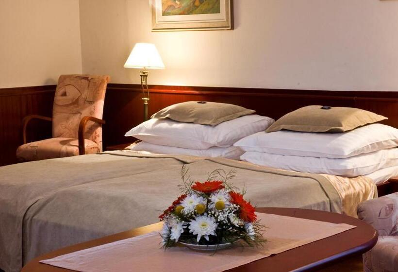 اتاق راحتی, Monti Spa