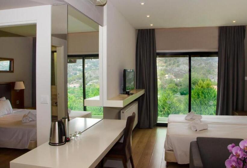 سوییت خانوادگی, Rodon Hotel And Resort