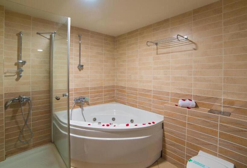 سوئیت پرزیدنت, Rodon Hotel And Resort