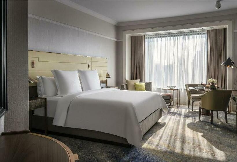 Deluxe Room King Size Bed, Four Seasons  Singapore