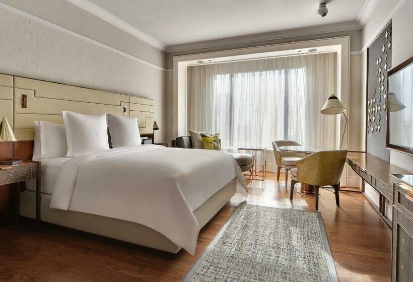 Deluxe Room King Size Bed, Four Seasons  Singapore