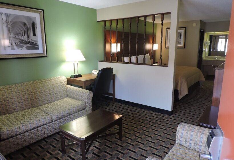 Suite, Days Inn By Wyndham Conoverhickory