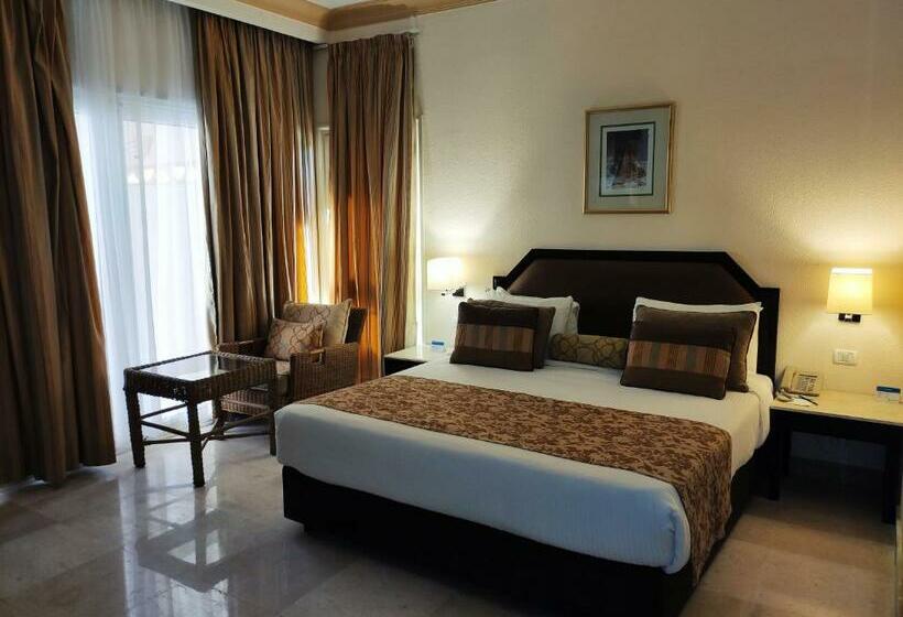 ویلای 3 خوابه با استخر, Continental Hotel Hurghada