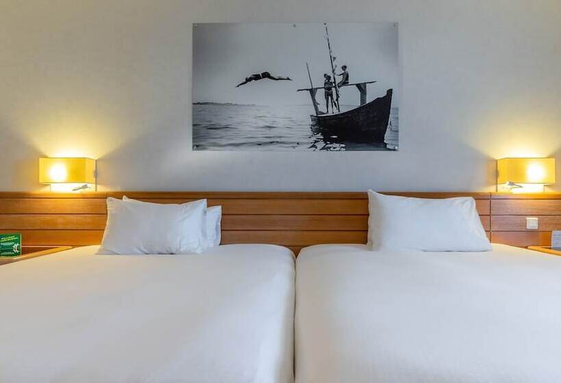 اتاق استاندارد با 2 تخت دوبل, Holiday Inn Nice   Port St Laurent, An Ihg