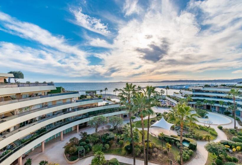 اتاق پرمیوم با چشم‌انداز دریا, Holiday Inn Nice   Port St Laurent, An Ihg
