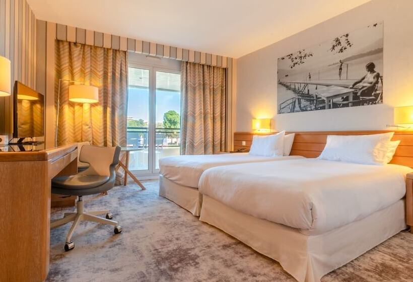 اتاق استاندارد با چشم‌انداز شهر, Holiday Inn Nice   Port St Laurent, An Ihg