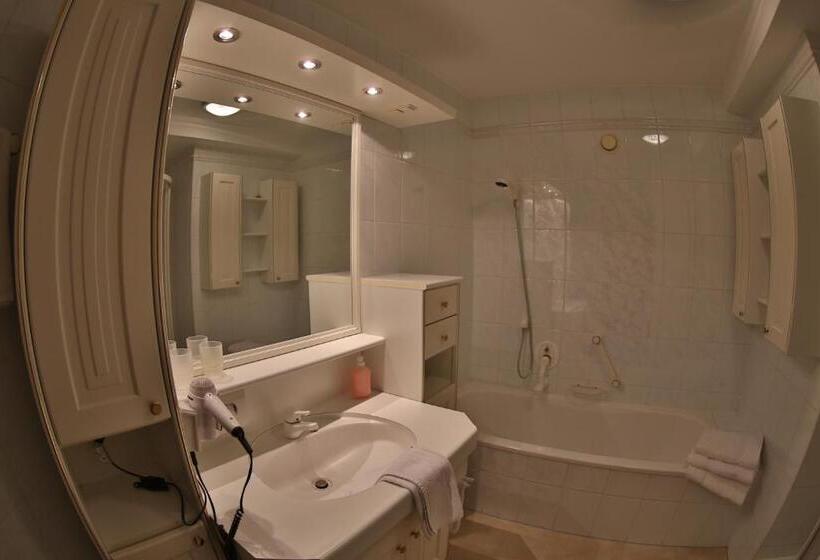 اتاق استاندارد چهار تخته, Central