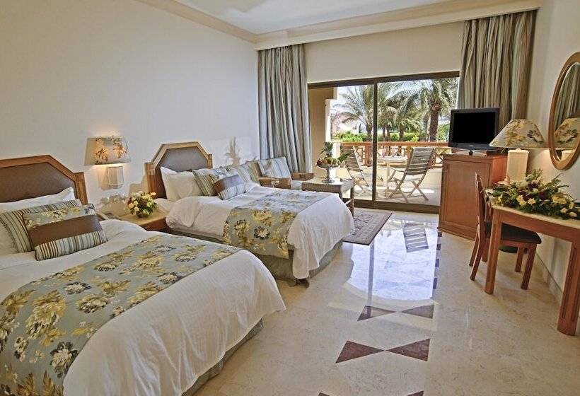 اتاق خانوادگی با چشم‌انداز جانبی دریا, Continental Hotel Hurghada