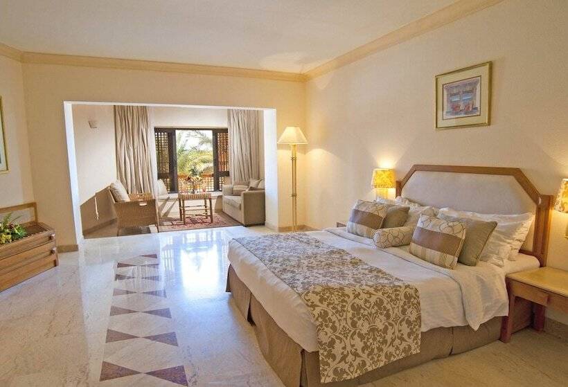 اتاق خانوادگی با چشم‌انداز جانبی دریا, Continental Hotel Hurghada