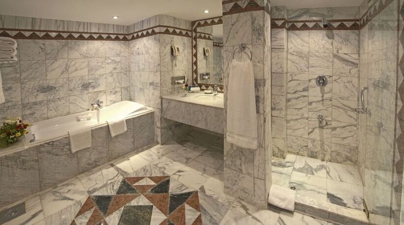 ویلای 3 خوابه با استخر, Continental Hotel Hurghada