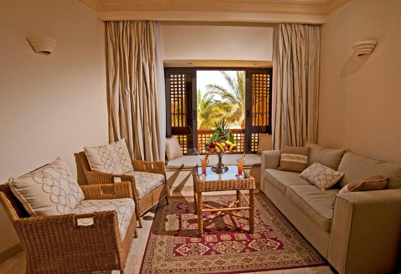 اتاق خانوادگی با چشم‌انداز جانبی دریا, Continental Hotel Hurghada