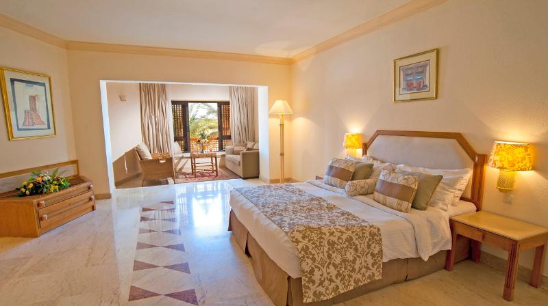 اتاق خانوادگی با چشم‌انداز جانبی دریا, Continental Hotel Hurghada