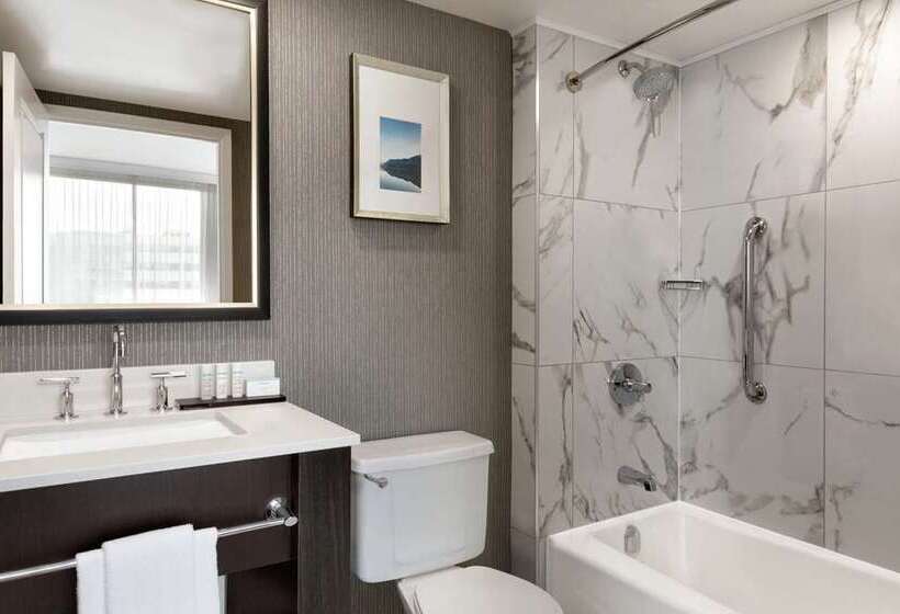 استودیوی استاندارد, Embassy Suites By Hilton Montreal Airport