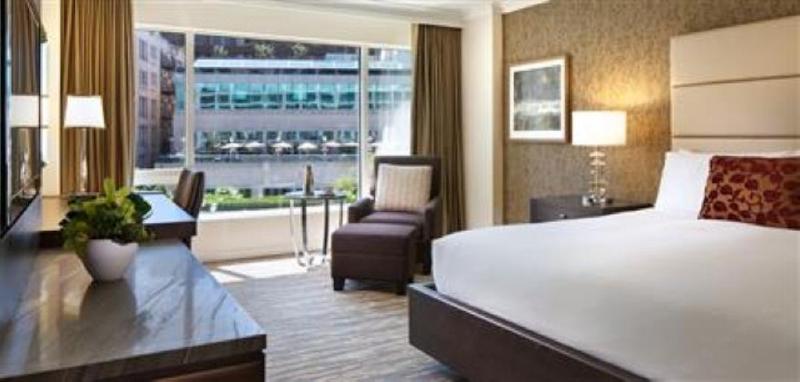 اتاق استاندارد با چشم‌انداز شهر, Fairmont Waterfront
