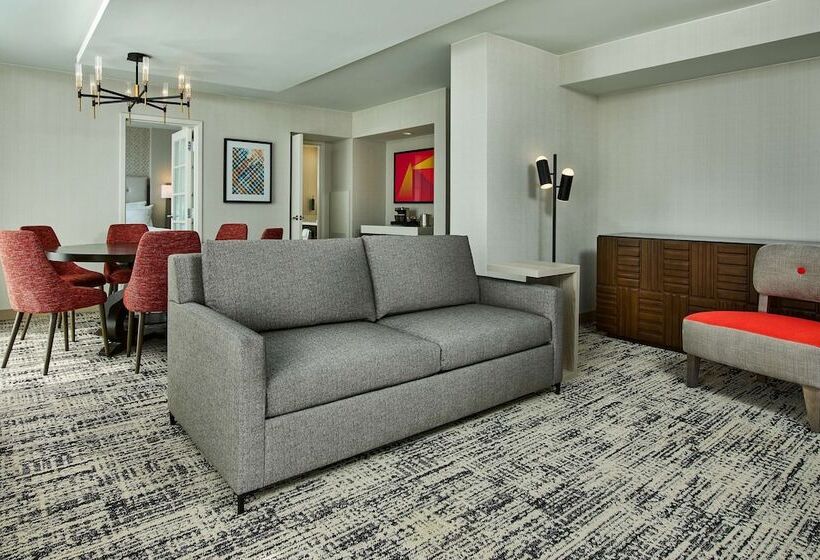 سوئیت پرزیدنت, Hilton Kansas City Country Club Plaza
