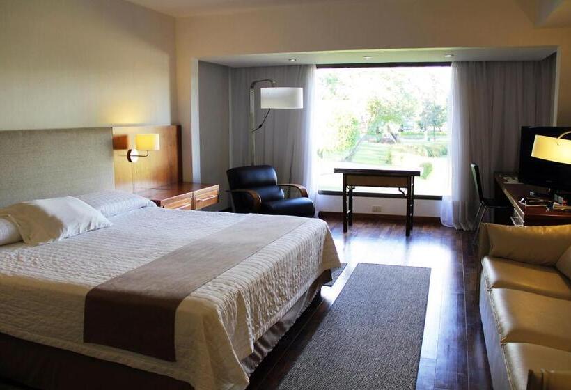 اتاق سوپریور با چشم‌انداز باغ, Yacht & Golf Club Paraguayo, A Tribute Portfolio Resort