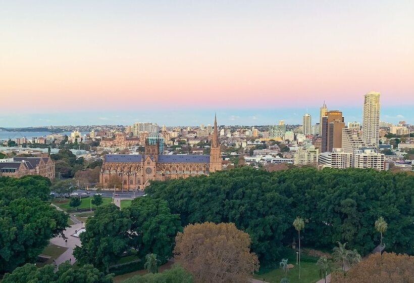 جناح كلوب, Sheraton Grand Sydney Hyde Park