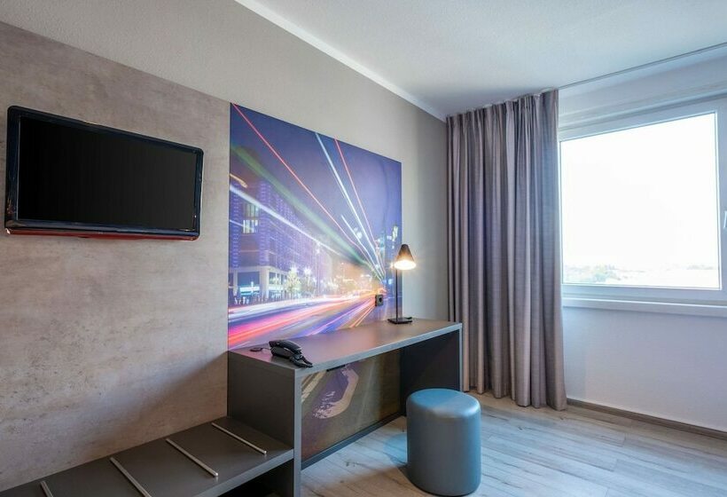 اتاق استاندارد سه نفره, Berlin Lichtenberg