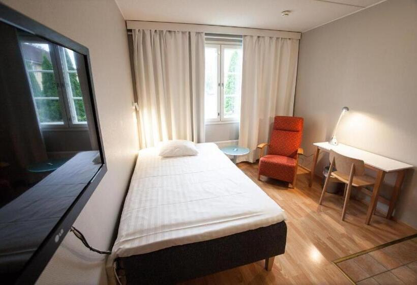 Standard Single Room, Jokipuisto