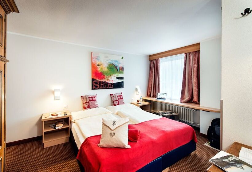 Standard Triple Room, Le Petit Charmeinn