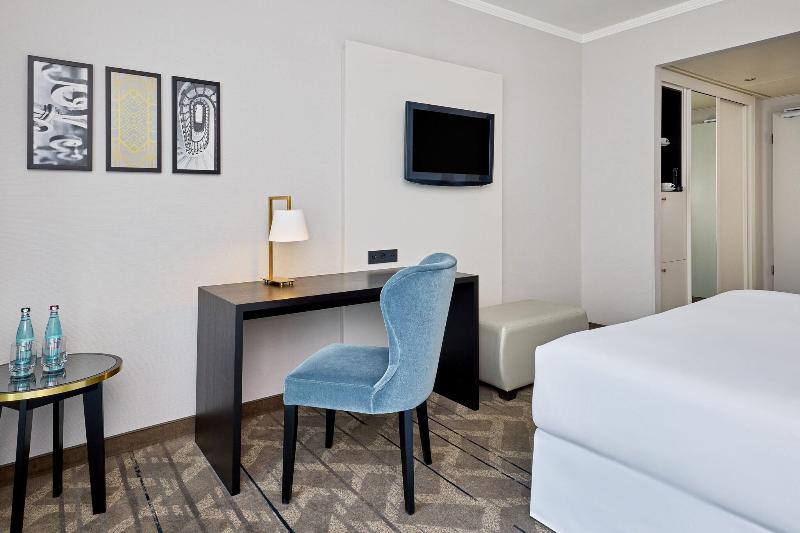 اتاق سوپریور با تخت بزرگ, Sheraton Offenbach