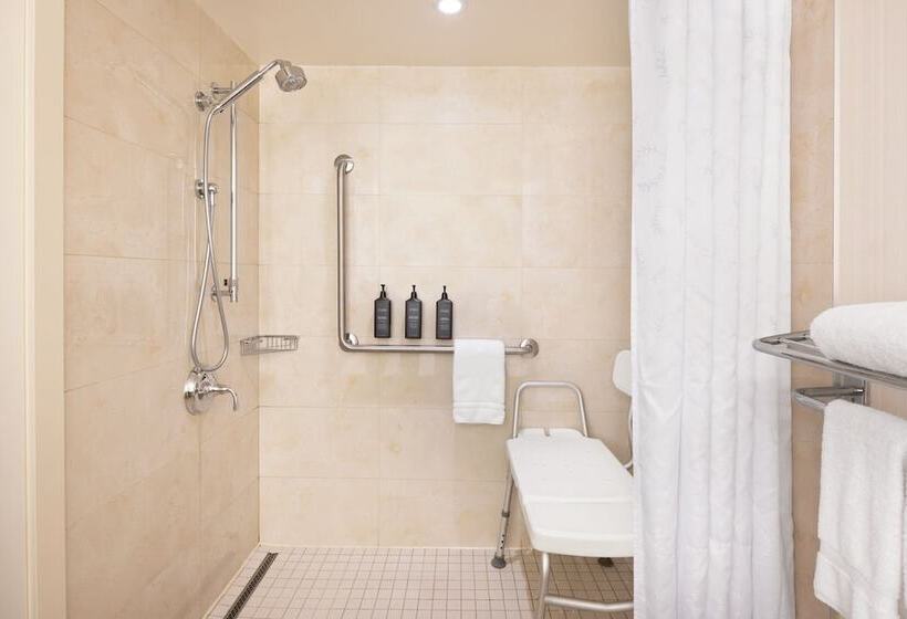اتاق استاندارد با تخت دوبل, Sheraton Vancouver Wall Centre