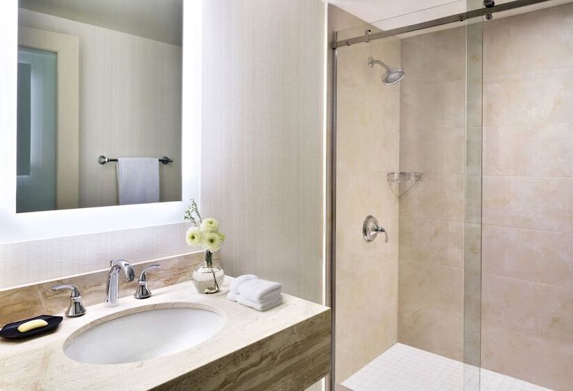اتاق کلاب, Sheraton Vancouver Wall Centre