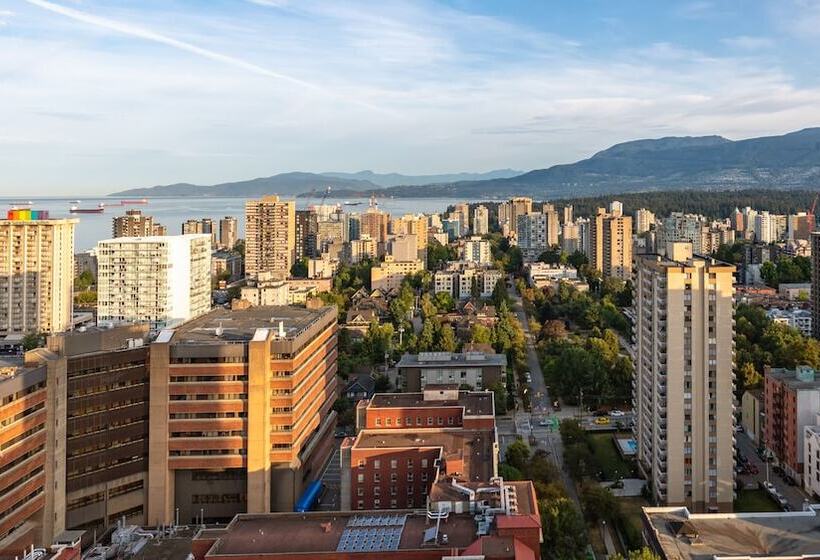 سوئیت کلاب, Sheraton Vancouver Wall Centre