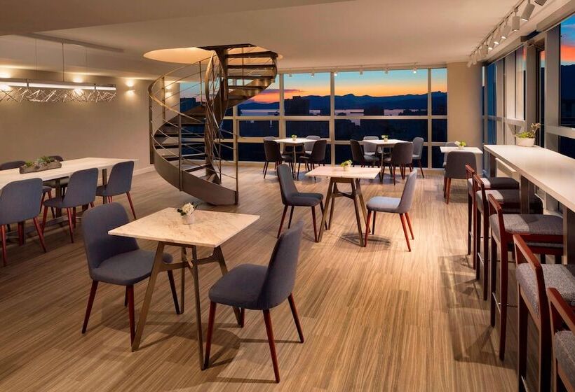 سوییت جونیور, Sheraton Vancouver Wall Centre