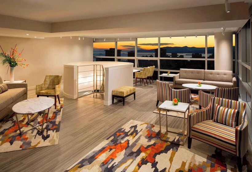 سوییت جونیور, Sheraton Vancouver Wall Centre