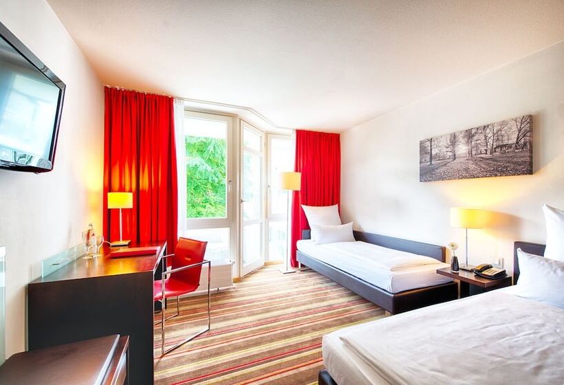 Quarto superior, Leonardo  Munich City West