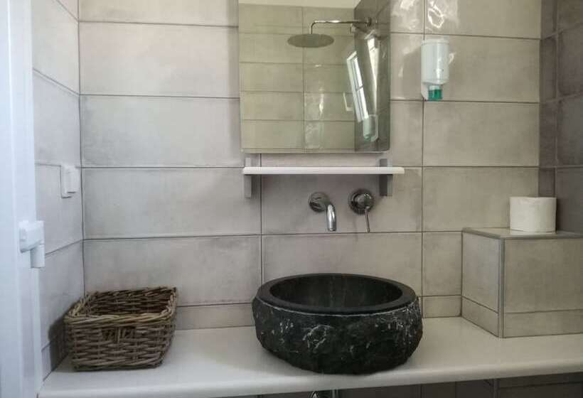 استودیوی استاندارد, Andromeda Residence