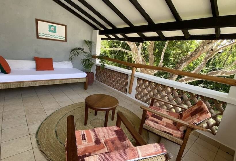 سوییت لوکس, Pinewood Beach Resort And Spa
