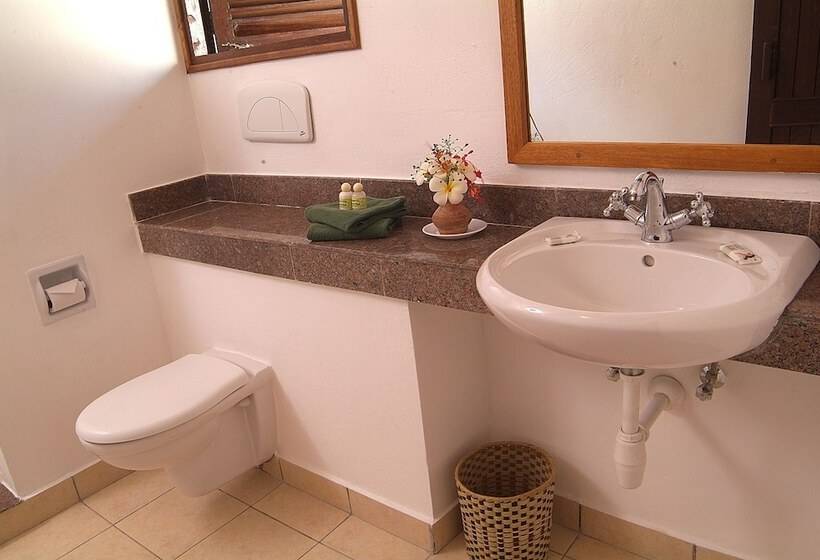 اتاق لوکس, Pinewood Beach Resort And Spa