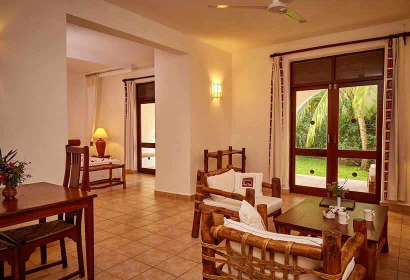 اتاق لوکس, Pinewood Beach Resort And Spa