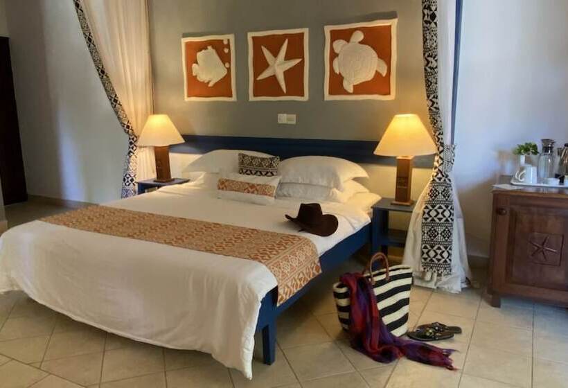 سوییت لوکس, Pinewood Beach Resort And Spa